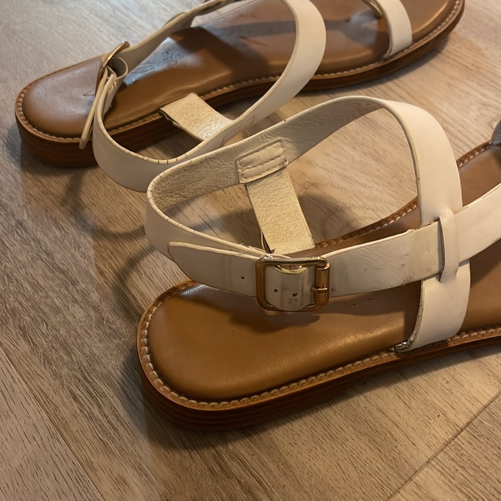 White sandals - Picture 4 of 4